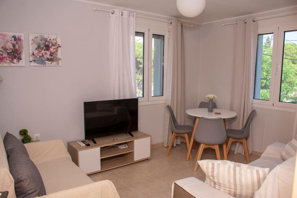 Anadora 2: Hospitable Stone House With Yard Appartement Alexandroupolis Buitenkant foto